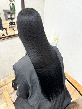 ウタリ(utari) 上品な艶髪ブルーブラック【難波 桜川/髪質改善】