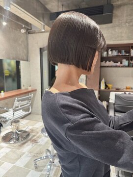 ヌク(nok) ぱっつりボブ