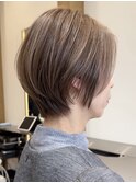 表参道白髪ぼかしウルフショートカットベージュアッシュ30代40代