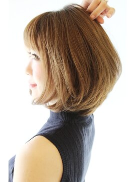 レウナ 外苑前(Reuna) ３０代・４０代に人気ワンカールボブで大人可愛く決まる