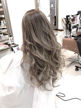 ヘアーデザイン クレオ(CREO) グレー系カラー