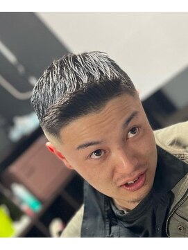 ピシャッとニ代目銀二郎 カジュアルスキンフェードカット【広島/理容室/バーバー】