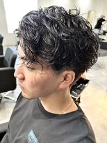 ヒュイル バイ ニアウ(Hwyl by Niau)&nbsp;メンズマッシュセンターパートスパイラルパーマニュアンスパーマ