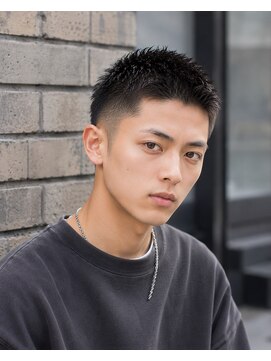 バグズ(Baguz) スキンフェードフェザーベリーショート爽やかメンズヘア