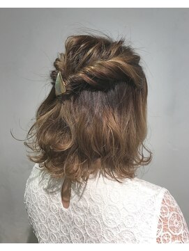 ヴァンクシー バイ ルナ(VANKCY by Luna) 【ネオリーブ プラス 向ヶ丘】ツイスト外ハネウェーブ アレンジ