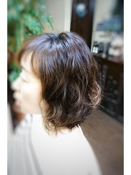 シク(SiQ) 毛先ふんわりパーマ