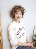 カジュアル×ナチュラルパーマ×束感ショート