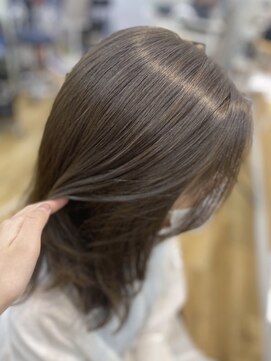 サクラ 弁天町店(SAKULA) カーキアッシュ