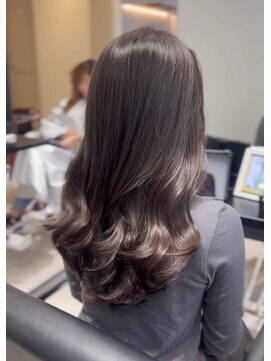 リス バイ ソヨン(Lis by SOYON) 黒髪/グレーベージュ/レイヤーロング/前髪パーマ/髪質改善