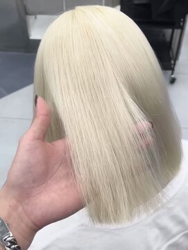 リトバイトゥルークリエイション 大宮(Re:to by True Creation) 【ケアブリーチ】プラチナホワイトベージュ×まとまりボブ