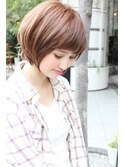 大人カジュアル・丸みが頭の形をよく見せるショートスタイル