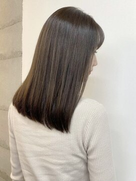 フォンズ(FONS) ナチュラルストレート カーキーベージュ モテ髪カタログ