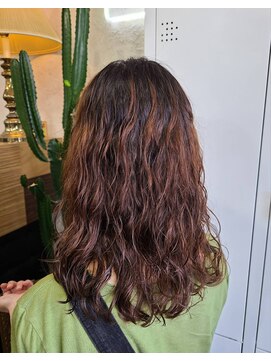 カラーズ(THE COLORS) ゆるふわパーマスタイル