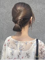 マノハル(MANOHARU)&nbsp;お呼ばれヘア　人気のタイトシニヨンアレンジ