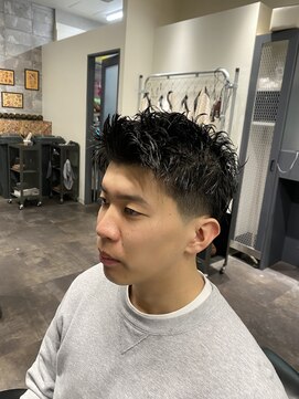 フランクスバーバーリベラルド 横浜(FRANK'S BARBER LIBERALD) テーパーフェード/スパイキースタイルU