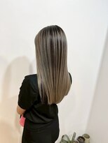 メリー オオサカ(Merly Osaka)&nbsp;ストレートでも綺麗バレイヤージュ