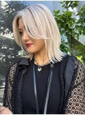 夏のトレンド外国人風ホワイトブロンドとレイヤーボブの海外ヘア