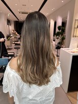 ナチュラル　バレイヤージュ　ハイライト　ロングレイヤー