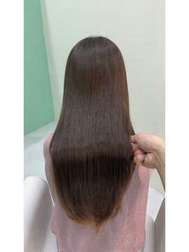 エラ(Ella) 艶髪を叶える髪質改善ストレート