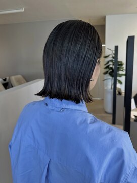 ぱつっとラインが主役のボブ