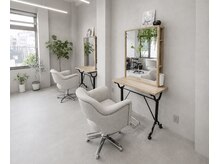 コレク 福岡(COLLEC...)の雰囲気（グレーとグリーンのオシャレな店内。のんびりお過ごし下さい♪）