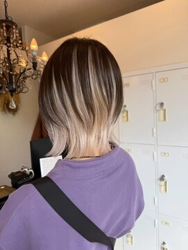 ローレン(LOREM) インナーカラー/デザインカラー/切りっぱなしボブ/大人ブリーチ