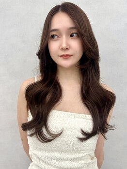 少しだけニュアンスを変えるデザインも、大胆なスタイルチェンジも、技術力&センスに定評のあるAshにお任せ