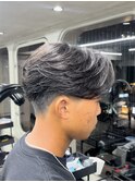刈り上げセンターパートテーパーフェードカットニュアンスパーマ