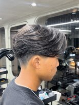 ニコ トウキョウ ロジック(nico TOKYO Logic)&nbsp;刈り上げセンターパートテーパーフェードカットニュアンスパーマ