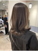 くびれセミロングスモーキーアッシュブラウンイルミナ赤羽美容室