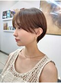 耳かけショートヘア顔まわりレイヤーショートボブベージュカラー