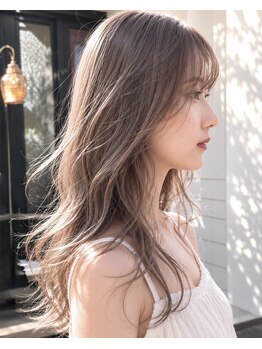 リリアン(Lillian)の写真/風に靡くロングスタイルを叶えるカット。軽やかなレイヤーで、毎日のスタイリングが楽しくなる☆