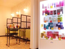 ヘアカラーカフェ(HAIR COLOR CAFE)の雰囲気（仕上げはセルフブローで…AujuaやKERASTASE商品も気軽に試せる☆）