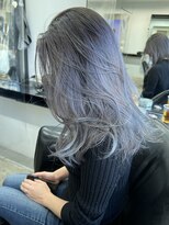 ルーヴェ(LOWE)&nbsp;【なつみ】大人ハイトーンバレイヤージュのグレー系艶カラー