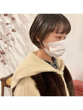 マウロア(MAULOA) “丸みショート×透け感カラー”中西英美子