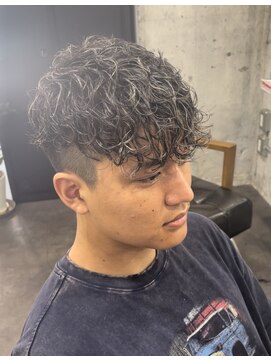 オーバー(OVER) #スペインカール#ハイライト#メッシュ#メンズパーマ