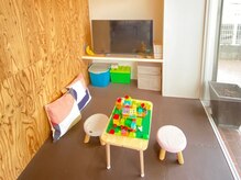 セット面横にキッズコーナーがあり、お子様に目が届きやすいです