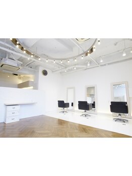 落ち着いた空間で過ごす贅沢なひと時◇髪のお悩みや理想のイメージを汲み取り、あなたの”なりたい”を実現