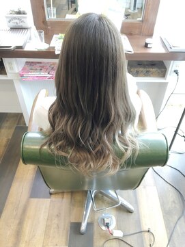 ヘアデザインメリー(hair design Merry) アッシュベージュで作る!グラデーションカラー*ブリーチ有り