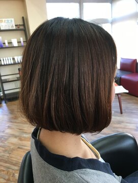 ラブレア(La-Brea) 前下がりボブ