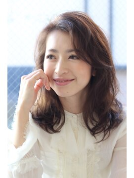 ノーヴェ(Nove) 大人ハイライト×シナモンベージュ　ミディアムレイヤー