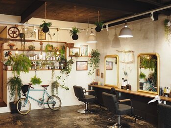 マルコ(marco)の写真/シックなプライベート空間に思わずうっとり＊カフェ風のオシャレな店内で、贅沢なサロンタイムをお届け。