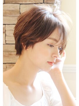 レウナ 外苑前(Reuna) 20代30代40代大人可愛いひし形ショートボブ 襟足すっきり
