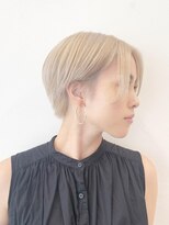 ココ 本八幡(KOKO)&nbsp;黒髪クラゲヘアーオリーブグレー小顔ココアベージュショート