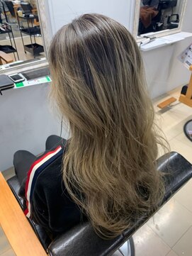 アローズ 荒尾店(arose) 10代20代大人女性バレイヤージュ透明感カラー無造作セミロング