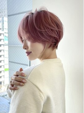 イヴォークトーキョーオーサカ(EVOKE TOKYO osaka) ピンクカラー ブリーチ 丸み 可愛い 耳かけショート