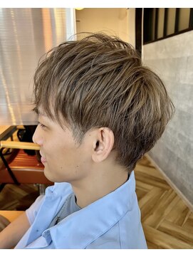 ローマ ギンザ(ROMA Ginza) アッシュベージュ×ショートマッシュスタイル