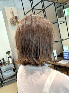 ユリイカビヨウシツ 切りっぱなし外ハネボブ