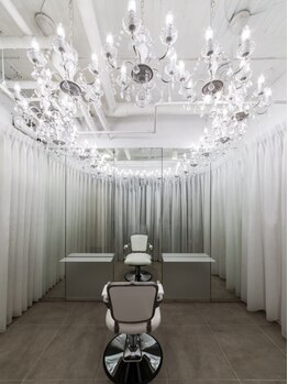 ピークヘア(PEAK HAIR)の写真/白を基調とした贅沢なプライベート空間＊居心地の良い隠れ家Salonで美StyleとHAPPYを届けます☆