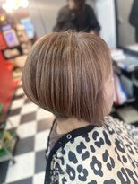 ロック フィールド&nbsp;白髪を活かして洒落感UP×ショートボブで大人の垢抜けヘア